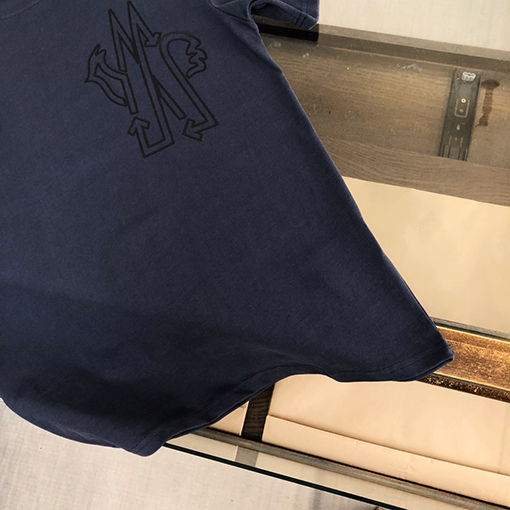 モンクレール 半袖Tシャツ スーパーコピー   上品な印刷ロゴデザイン 心地よく通気性のある手触り