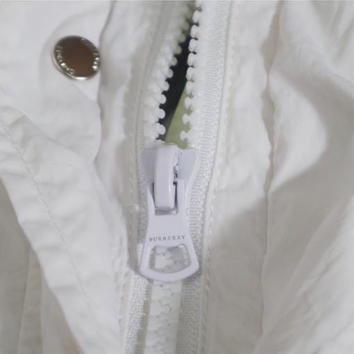 バーバリー UVカットスーパーコピー  BURBERRY 軽量ナイロン生地を使用した乗馬用UVカットジャケット
