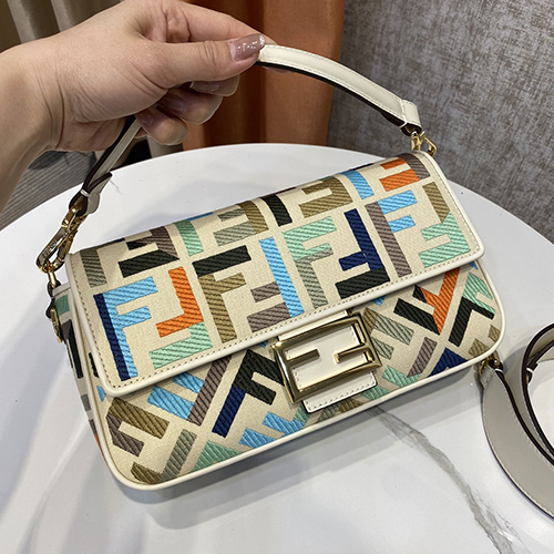 フェンディ 最新限定カラー刺繍シリーズBaguette