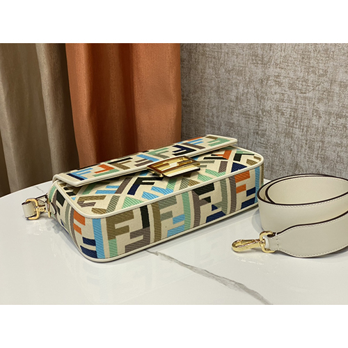 フェンディ 最新限定カラー刺繍シリーズBaguette