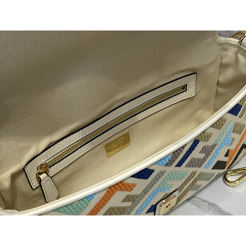 フェンディ 最新限定カラー刺繍シリーズBaguette