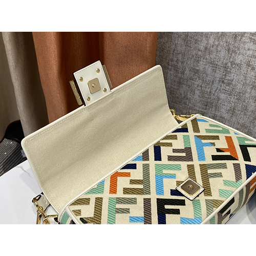 フェンディ 最新限定カラー刺繍シリーズBaguette