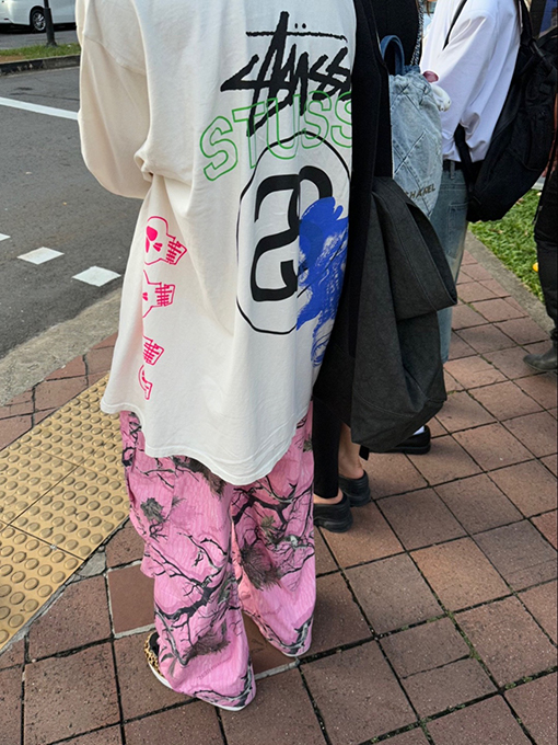 ステューシー長袖 Tシャツスーパーコピー　STUSSY グラフィティパターンのダブルSロングスリーブTシャツ