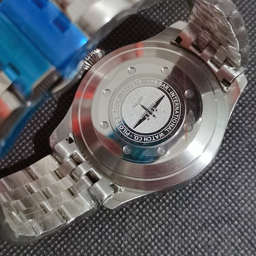 IWC  スーパーコピー 新作 頭を大きくして白い顔を三針する  腕時計