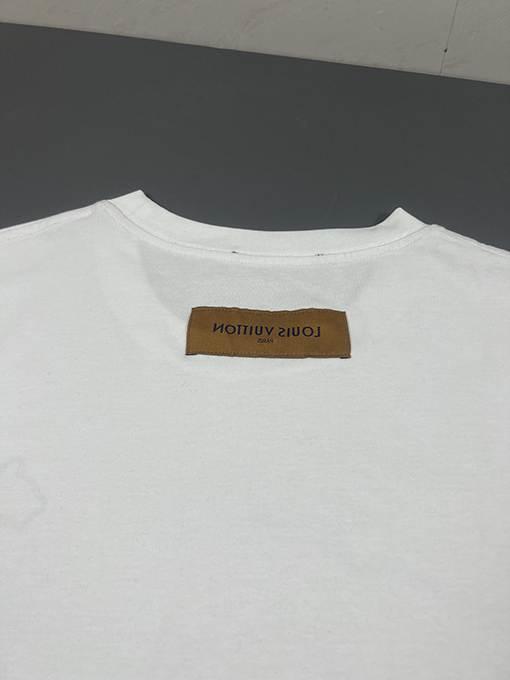 ヴィトン  半袖Tシャツ  スーパーコピー  Louis Vuitton 海の心 パッチ付き短袖Tシャツ