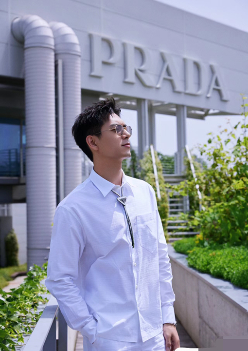 プラダ シャツスーパーコピー PRADA柄フルプリント長袖シャツ 伝統的な前ポケット付き