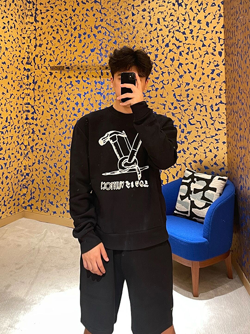 ヴィトン スウェットTシャツ   Louis Vuittonスーパーコピー パターン刺繍スウェットTシャツ