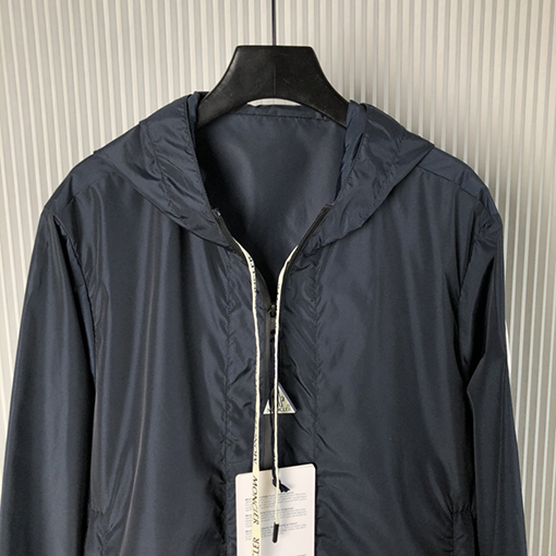 モンクレール アウタースーパーコピー MONCLER   クラシックなデザインの編み帯と紐付きジャケット