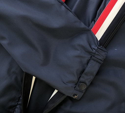 モンクレール アウタースーパーコピー MONCLER   クラシックなデザインの編み帯と紐付きジャケット