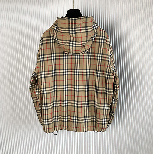 バーバリーアウター スーパーコピー  BURBERRYチェック柄フード付きジャケット。活力溢れるデザイン、カジュアルなシルエット