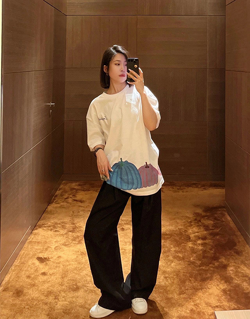 ヴィトン 半袖Tシャツスーパーコピー  Louis Vuitton x Yayoi Kusama 裾の南瓜プリントショートスリーブ