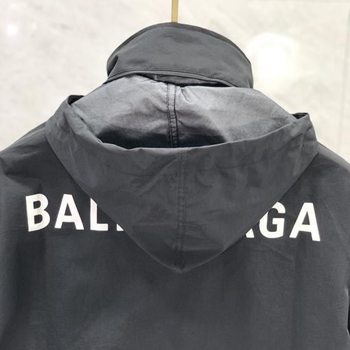 バレンシアガ  ジャケット アウター  BALENCIAGA   バックにロゴプリントのシングルボタンジャケット