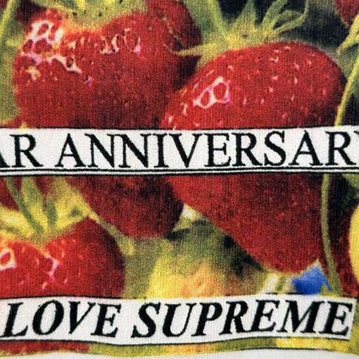 シュプリーム 半袖Tシャツ スーパーコピー  SUPREMEいちごTシャツ 20周年記念限定版