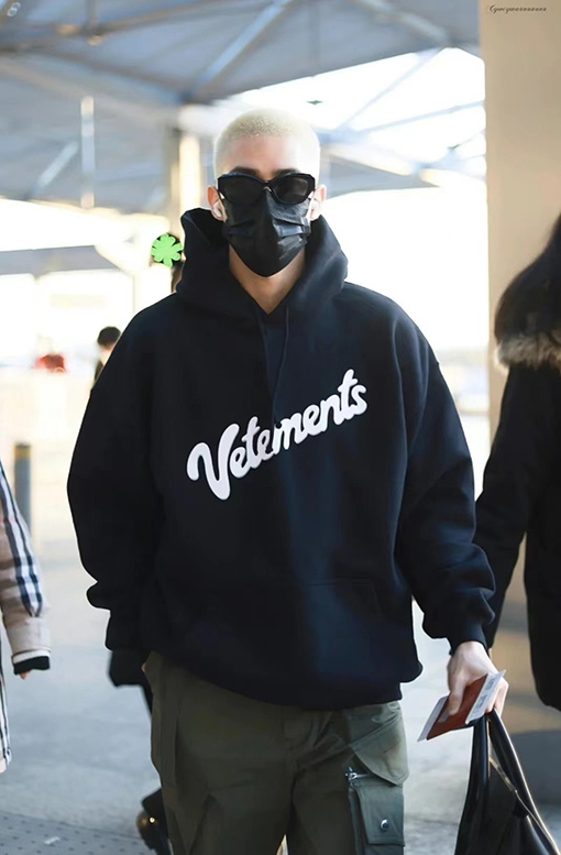 ヴェトモン パーカースーパーコピー VETEMENTS ビッグロゴ入りルーズ