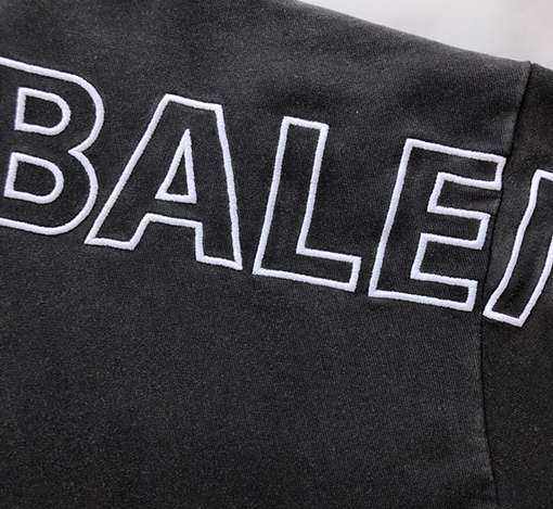 バレンシアガ  パーカー    BALENCIAG 袖に文字刺繍の入った380gの重厚なスウェットシャツ