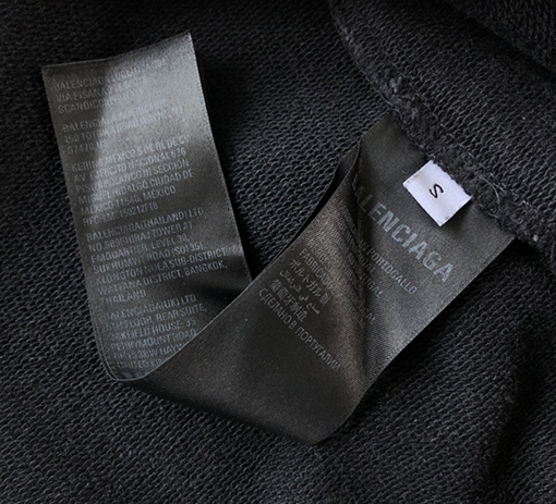 バレンシアガ  パーカー    BALENCIAG 袖に文字刺繍の入った380gの重厚なスウェットシャツ