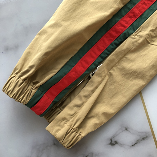 グッチ パンツ コピー  GUCCI  レッドグリーンのスパンディング織りテープ入り軽量マットナイロンランニングパンツ