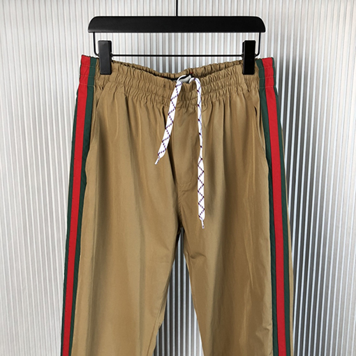 グッチ パンツ コピー  GUCCI  レッドグリーンのスパンディング織りテープ入り軽量マットナイロンランニングパンツ