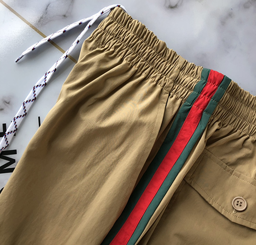グッチ パンツ コピー  GUCCI  レッドグリーンのスパンディング織りテープ入り軽量マットナイロンランニングパンツ