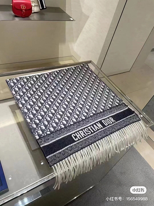 ディオール マフラースーパーコピー  DIOR セレブ愛用のクラシックマフラー - 時代を超えて、どんなスタイルにも合う