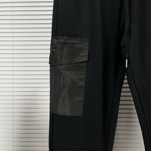 モンクレール スウェットパンツ  スーパーコピー両サイドポケット付きのカップル向けパンツ - 便利でおしゃれなデザイン