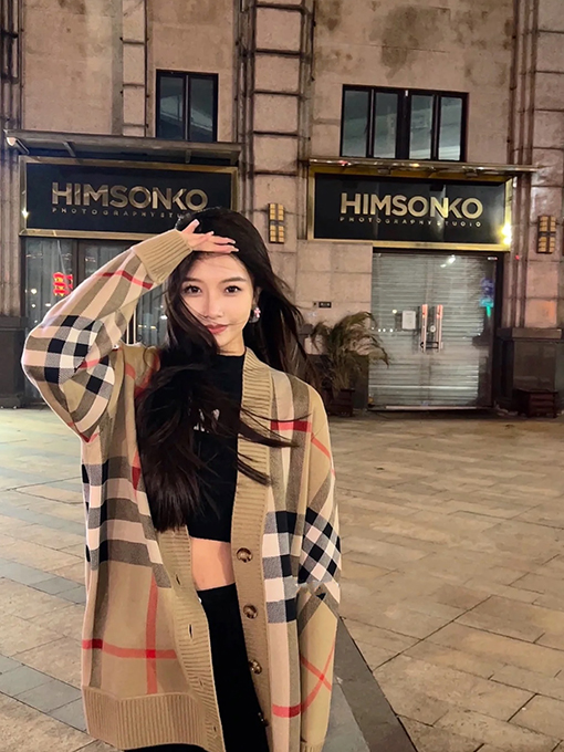 バーバリーニットカーディガン  BURBERRY クラシックなストライプとチェック柄のダブルレイヤーカシミアカーディガンコート