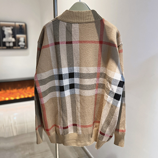 バーバリーニットカーディガン  BURBERRY クラシックなストライプとチェック柄のダブルレイヤーカシミアカーディガンコート