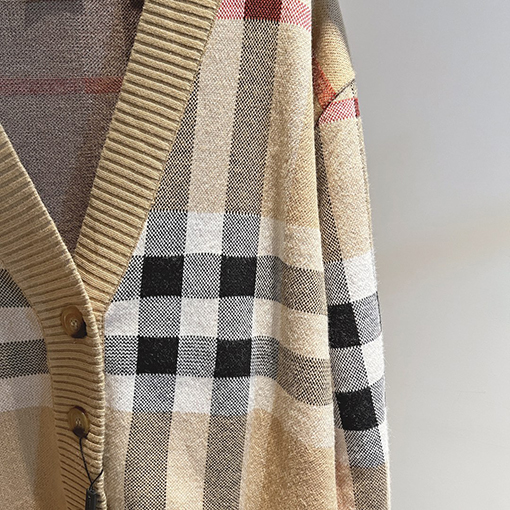 バーバリーニットカーディガン  BURBERRY クラシックなストライプとチェック柄のダブルレイヤーカシミアカーディガンコート