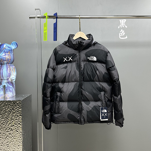 The North Face x KAWS 1996Nuptseダウンジャケット