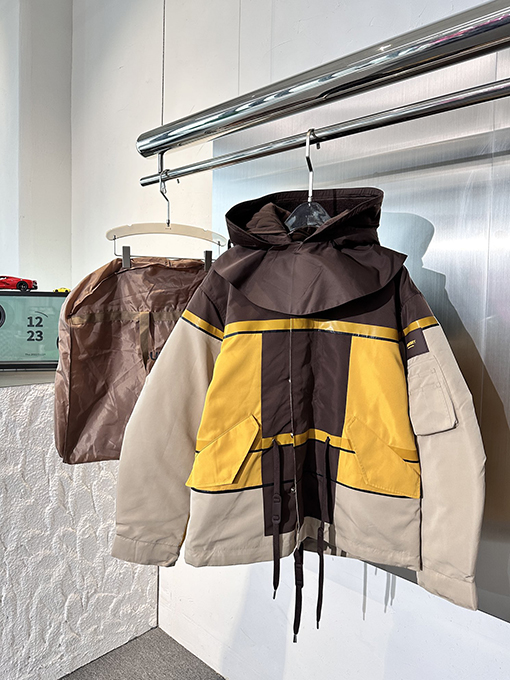 バーバリー 取り外し可能な保温内層の色とりどりのゆったりした吹雪コート