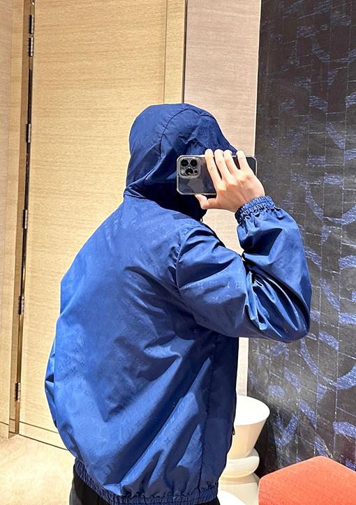 ルイヴィトン  フェイスパターン防風フード付きジャケット
