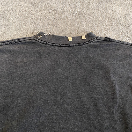 バレンシアガ  メタルリングディテールのウォッシュ  スウェットTシャツ
