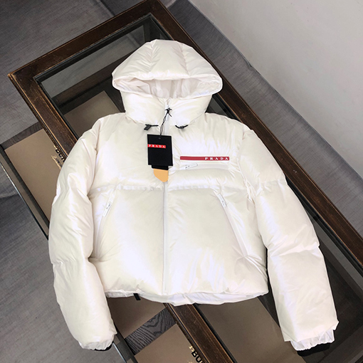 レディース✦　プラダ パン服の短い ダウン ジャケット