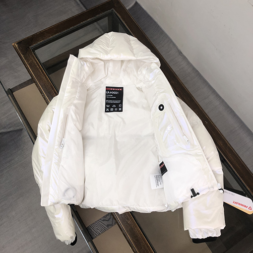 レディース✦　プラダ パン服の短い ダウン ジャケット
