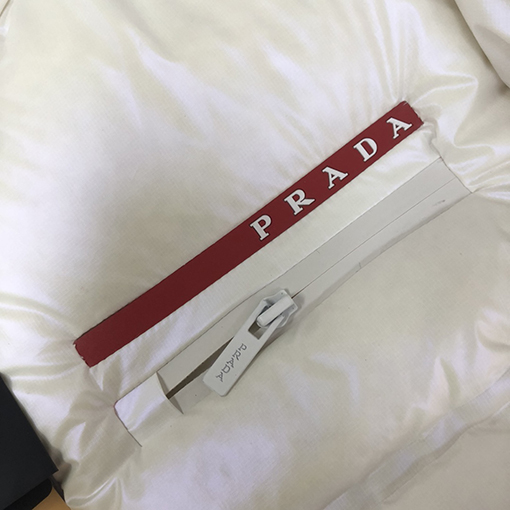 レディース✦　プラダ パン服の短い ダウン ジャケット