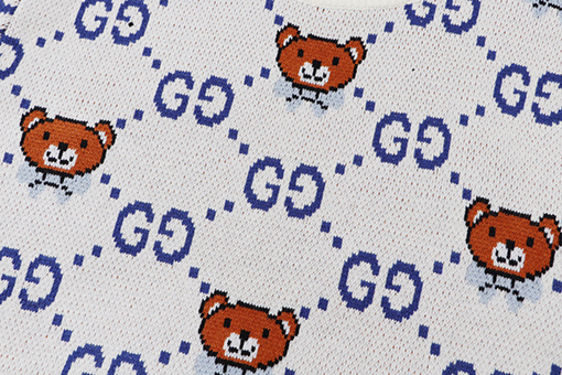 グッチ  クラシックなくまモチーフのダブルG刺繍ニットセーター