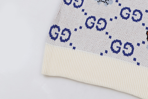 グッチ  クラシックなくまモチーフのダブルG刺繍ニットセーター