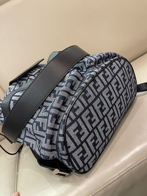 フェンディ クラシックなダブルFロゴ  リュックサック
