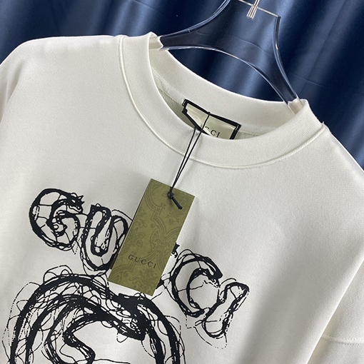 グッチ クラシックなアルファベットプリントのクルーネックパーカー
