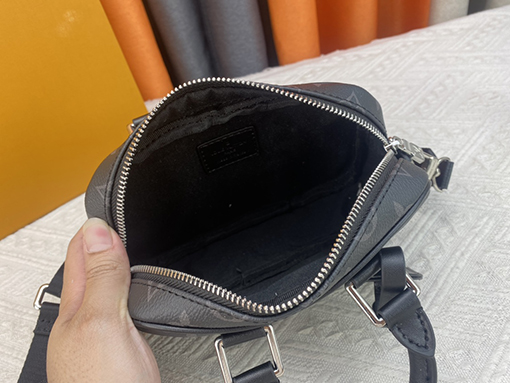 ルイヴィトン Nano Porte Documents Voyageハンドバッグ M82770