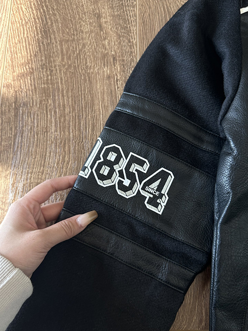 ルイヴィトン  刺繍とレザースリーブのベースボールジャケット