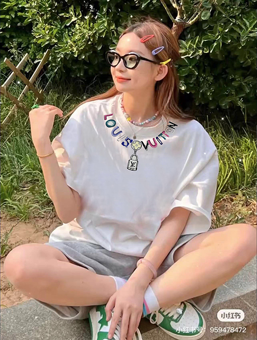ルイヴィトン カラフルなアルファベットロックロゴ半袖Tシャツ