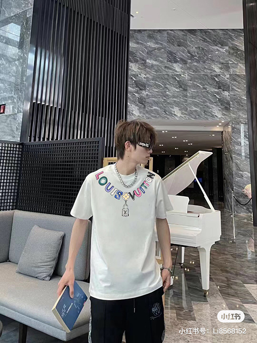 ルイヴィトン カラフルなアルファベットロックロゴ半袖Tシャツ