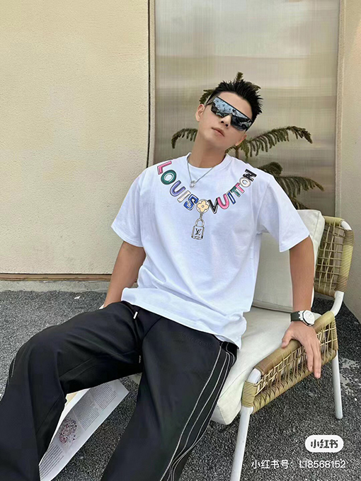 ルイヴィトン カラフルなアルファベットロックロゴ半袖Tシャツ