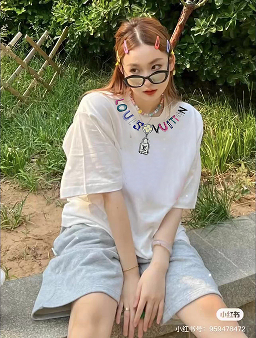 ルイヴィトン カラフルなアルファベットロックロゴ半袖Tシャツ