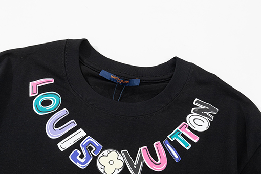 ルイヴィトン カラフルなアルファベットロックロゴ半袖Tシャツ