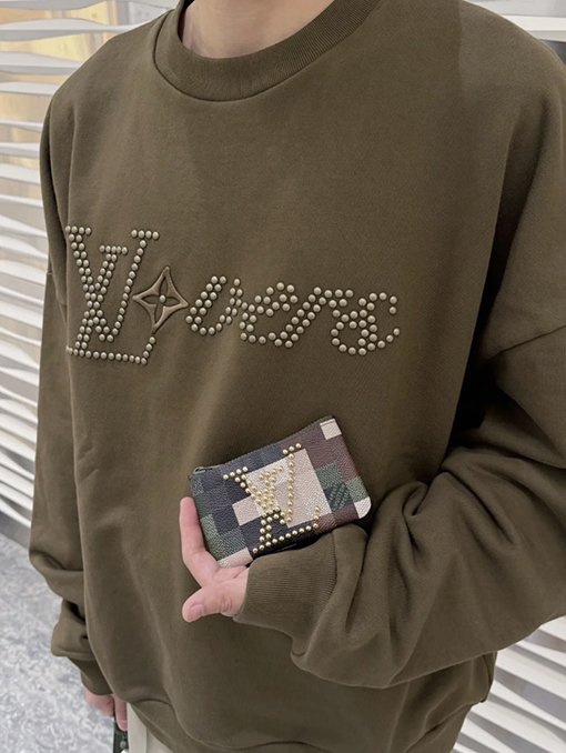 ルイヴィトンスタッド レタリング スウェットTシャツ