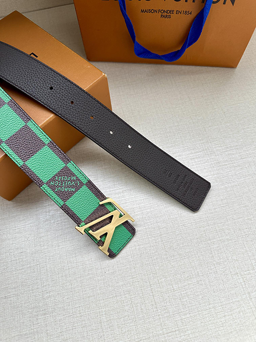 ルイヴィトン  イニシャル両面ベルト