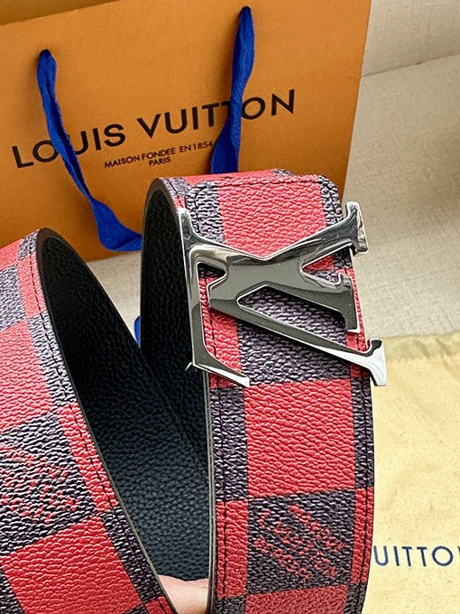 ルイヴィトン  イニシャル両面ベルト