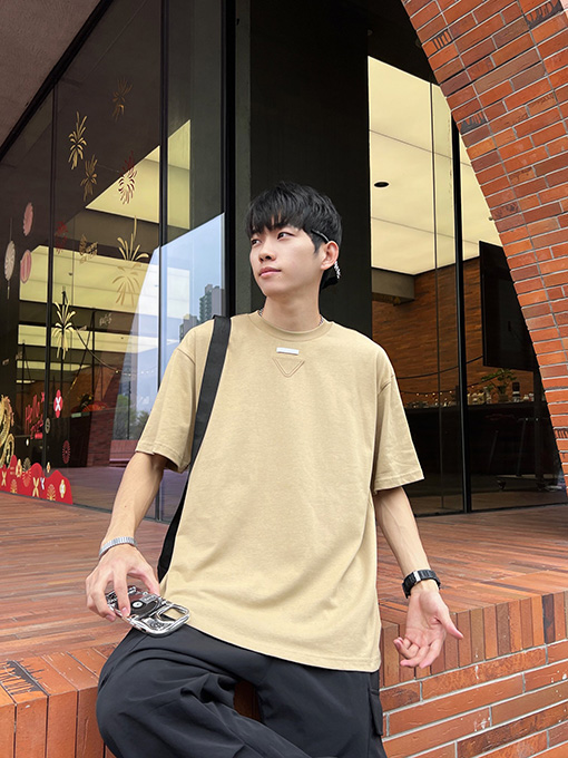プラダ 三角織り定染装飾クルーネック半袖Tシャツ